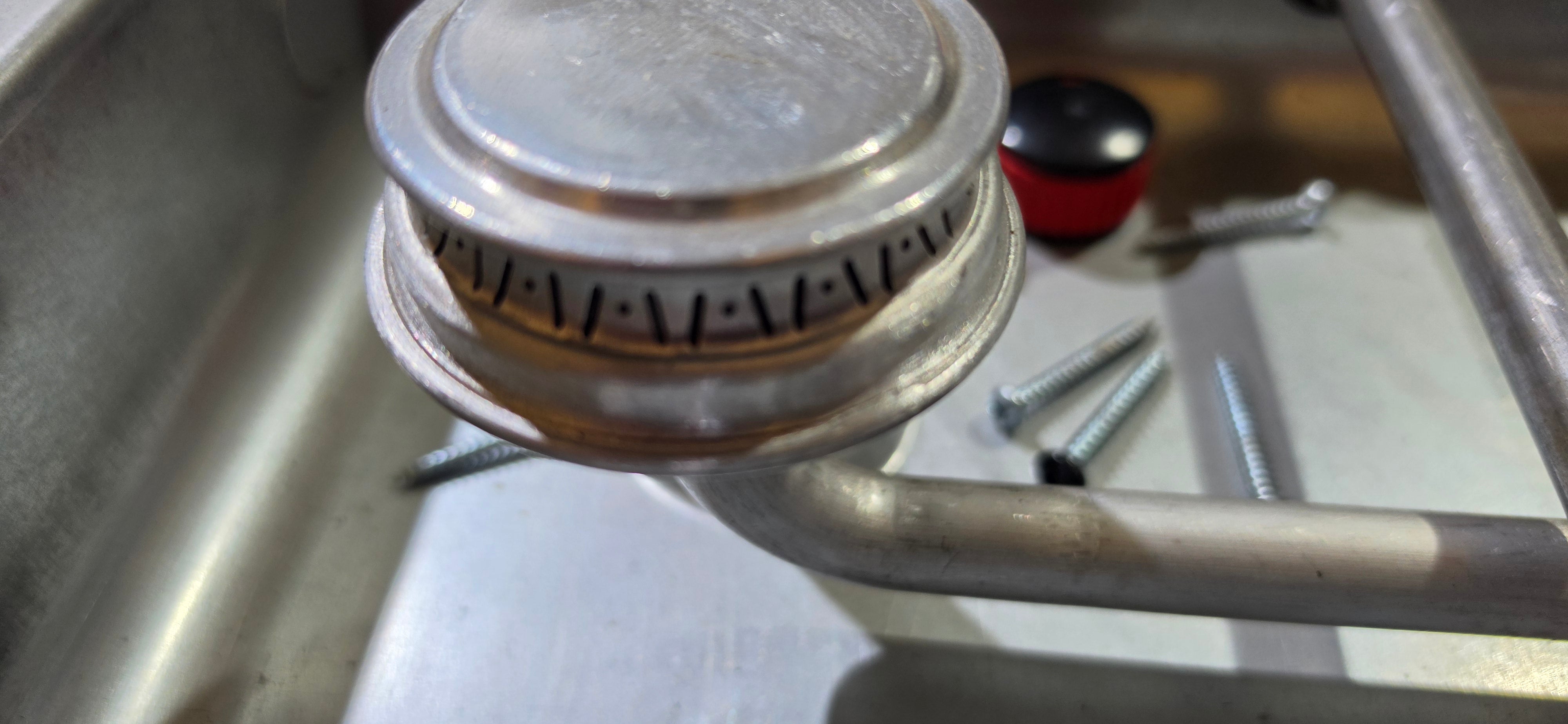 Suburban SDN2U Drop In Stove Top With Lid